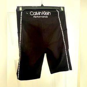 High rise Calvin Klein biker shorts! Very stretchy and comfy. 🔥🔥🔥 NWOT